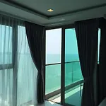 Wong Amat Beach Apartment