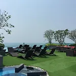 Wong Amat Beach Apartment
