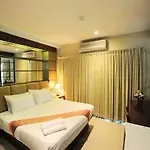 Whitehouse Condotel
