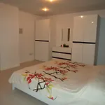 1 Bedroom Near Wong Amat Beach For Rent 103