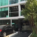 Park Royal 2 By Homelicious Hospitality