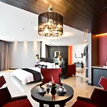Hotel Tsix5 4*