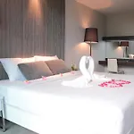 โรงแรม Place Serviced 3*