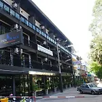 โรงแรม Place Serviced
