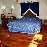 Highfive Hotel 2*
