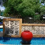 Sirikarn & Luxury โรงแรม Pattaya