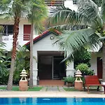 Sirikarn & Luxury 3*