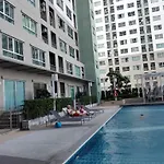 Pattaya Lpn Condo With Swimming Pool View1