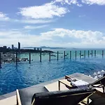 Sea View Rooftop Pool Apartment *