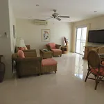โรงแรม Butterfly Garden Boutique By Luxury View Ex Lg Apts And Villas, A Lifestyle Destination 1 To 3 Bedroom Units 110 To 190 Sqmtr, 2 Full Bathrooms, Rain Shower, Complete Kitchen, Free Fast Fiber Wifi, 55