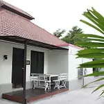ไนซ์ รีสอร์ท พัทยา โรงแรม 3*
