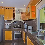 Nai Mueang Far Villa With - 4 Bedroom
