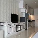 Condo 6 Deluxe Studio