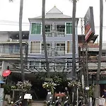 J.p.s.guest House Bed & Breakfast