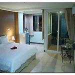 โรงแรม เดอะไรท์ 2*