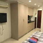 Hey F\'S Apt