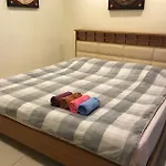 Hey F\'S Apt