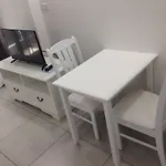 Studio, Phratomnak Soi 5