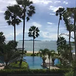 Cozy Beachfront Apartments Pattaya