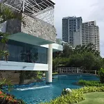 Cozy Beachfront Apartments Pattaya