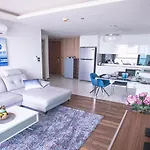 Luxury Seaview The Peak Towers 200m To Apartment