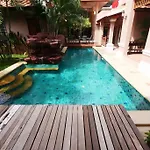พระตำหนักวิลล่า 10 ห้องนอน พร้อมสระว่ายน้ำส่วนตัว Villa *