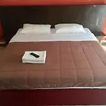 Shanghai Monna Bar 4*