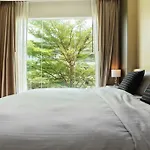 Lux Contemporary Condo By Favstay