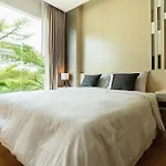 Lux Contemporary Condo By Favstay