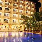 โรงแรม Rita &