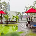 Sunshine Hip Hotel