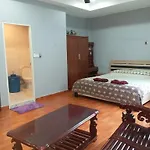 Tiger Bar & Guesthouse