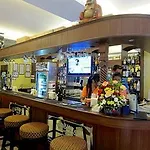 Robin's Nest & Restaurant * Pattaya
