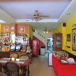 Guest house Robin's Nest & Restaurant Pattaya