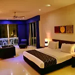 East โรงแรม 3*