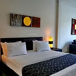 East โรงแรม