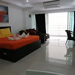 วิวทะเล 6 สวีท อพาร์ตเม้นท์ Pattaya