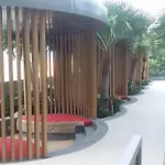 Apartment In The Peak Towers