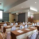 ไนซ์ รีสอร์ท พัทยา โรงแรม 3*