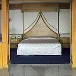 รายัล ทวินส์ พาเลซ โรงแรม 4*