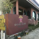Bee Sleep Hostel & Nana Art Gallery