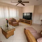 โรงแรม Butterfly Garden Boutique By Luxury View Ex Lg Apts And Villas, A Lifestyle Destination 1 To 3 Bedroom Units 110 To 190 Sqmtr, 2 Full Bathrooms, Rain Shower, Complete Kitchen, Free Fast Fiber Wifi, 55