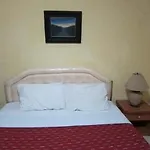 Robin's Nest & Restaurant Guest house *