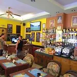Robin's Nest & Restaurant *