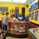 Robin's Nest & Restaurant Guest house Pattaya