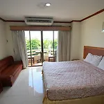 Chantorn Jomtien Guesthouse 1