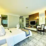 Hotel Jomtien Garden &