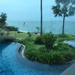 The Palm Front อพาร์ทเม้น