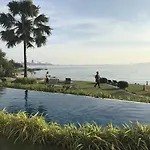 The Palm Front อพาร์ทเม้น