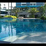 อพาร์ทเม้น The Palm Front *